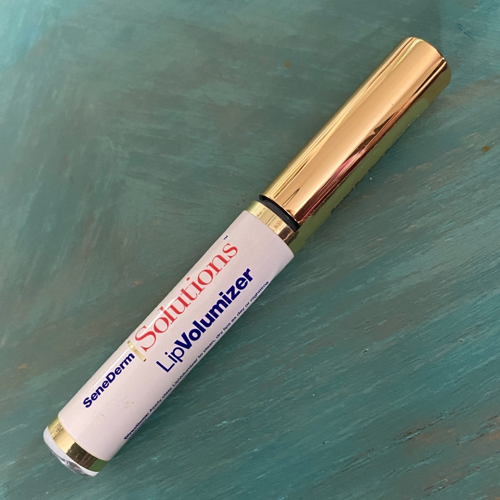 Lip volumizer